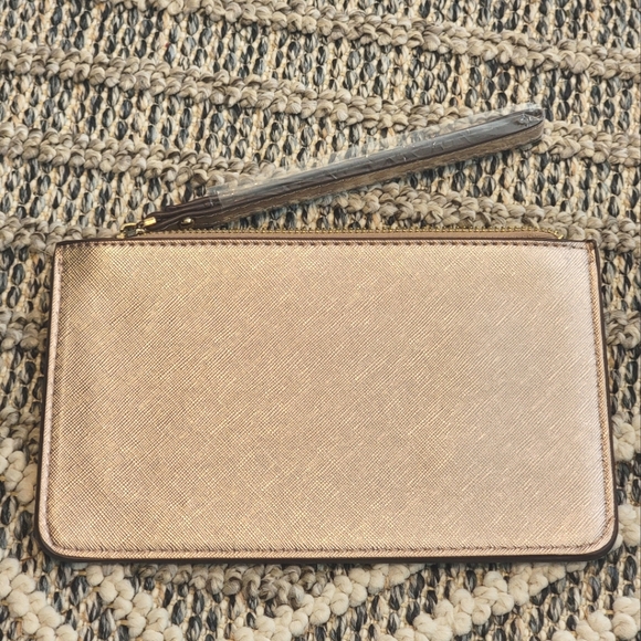 Kate Spade NWT Rose Gold Metallic Large Wristlet 🎉Host Pick🎉 - Picture 5 of 11